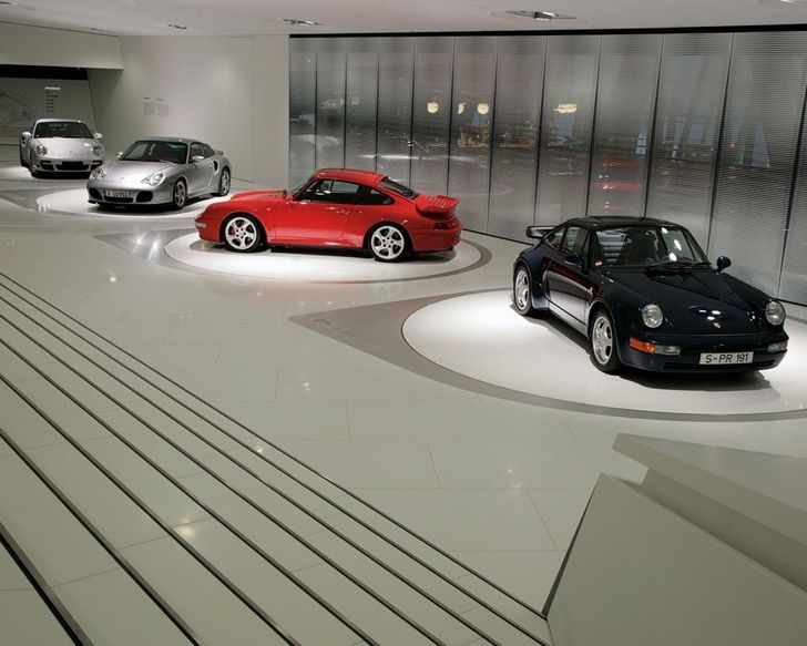 Экспозиция Porsche 911 Экспозиция Porsche 911